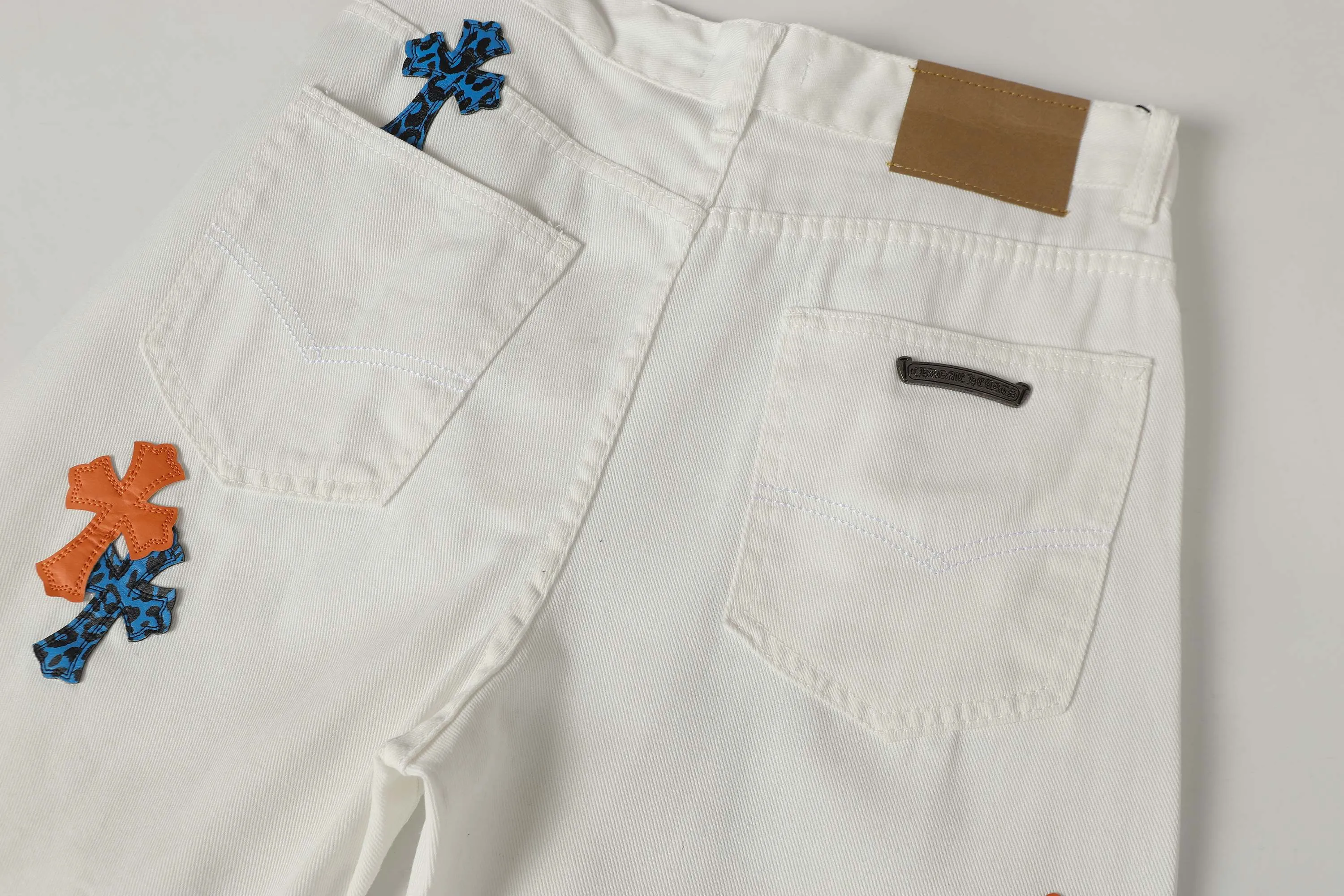 P280 -Chrome Hearts/Chrome Hearts 25ss classic white cow series colored leather cross washed color cloth unisex denim trousers -Vibe style straight stacked god-level version -carbon fine bias denim color cloth -old vintage complete set of hardware - Chrome Hearts white cow series The high version uses high-ounce custom fabrics, fermentation washing and soft color fixation, soft and thick to wear, the details are all hand-polished and manufactured with craftsmanship, all-over jacquard fabrics, unique design style After multiple processes to create a full retro feel, a niche and unique non-contrast shirt, custom-made distressed spray-painted buttons, every detail is crafted with craftsmanship. Color: Picture color Code number: 28-36